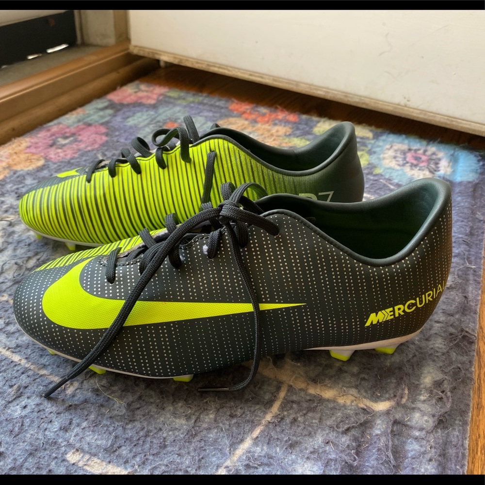 Nike Youth Mercurial CR7 soccer shoes